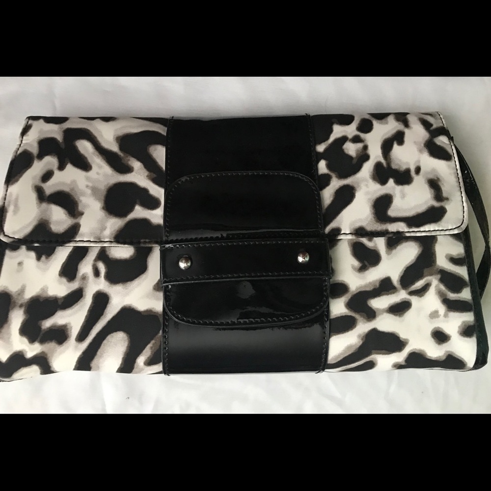 NEW! Women’s Clutch